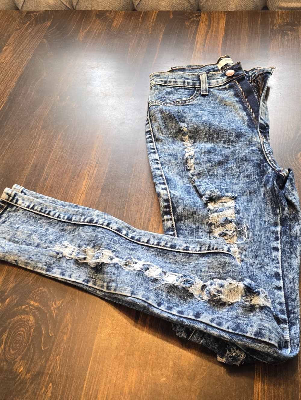 Vibrant Light Blue Acid Wash Skinny Jeans with Distressed Detail